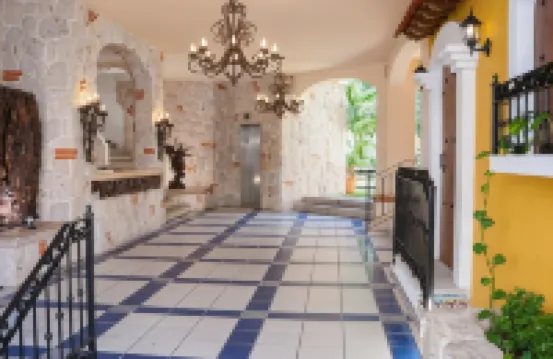 Los Arcos Suites