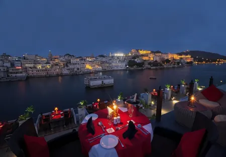 Lake Pichola Hotel Отели рядом с достопримечательностью «Fateh Sagar Lake»