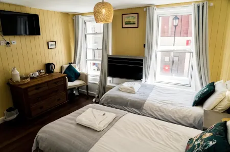 Wheatsheaf Hotel Отели в г. Ньюпорт