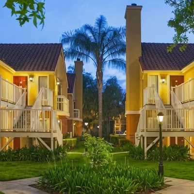 Clementine Hotel & Suites Anaheim Hotels near Anaheim Regional Transportation Intermodal Center
