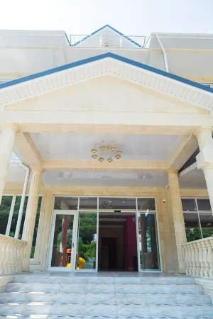 Отель «Ревю»