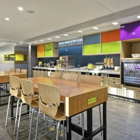 Home2 Suites by Hilton Queensbury Lake George Отели рядом с достопримечательностью «Зона отдыха Герни Лейн»