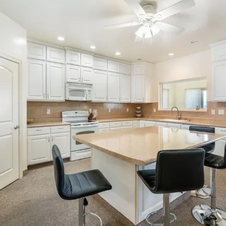 Springville Welcome Home: spacious 5-bedroom house in delightful Springville