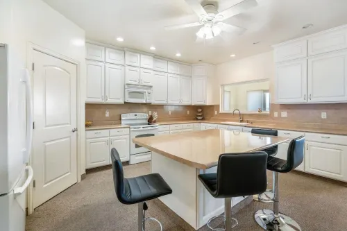 Springville Welcome Home: spacious 5-bedroom house in delightful Springville Hotels in Springville