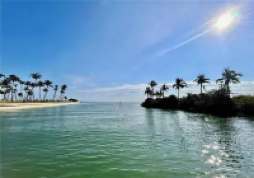 New Amazing Villa on water in charming Captiva