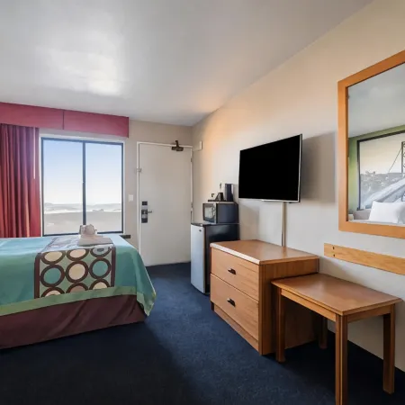 Super 8 by Wyndham Barstow