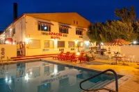 Apache Motel - Pools