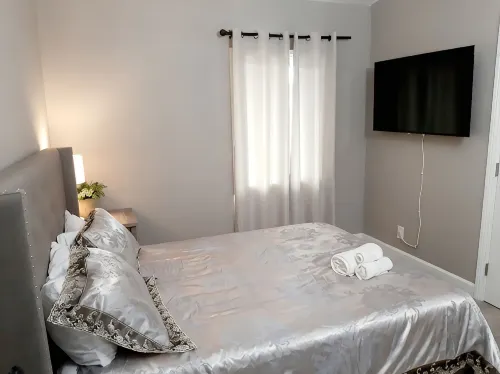Modern 4-beds House Near Disneyland & Knott's Berry Farm - บังกะโล
