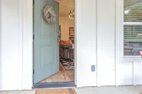 Wildwood Cottage/3 blocks from downtown Nac/King Bed/WiFi/Covered Parking - 3-Star