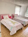 Spacious 5-bedroom house with hot tub and pool