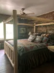Bear Creek Hideaway Log Cabin on River Fishing & WiFi on Kebler Pass