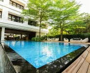 Uma Hotel and Residences - مسبح