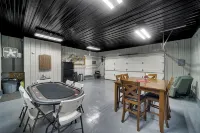 Cozy Secluded Estate with a Private Pond - Easy Access and Pet Friendly