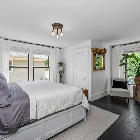 Updated South Hill Craftsman Sleeps 12!