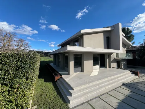 Luxury Villa Gated Parking EV Charge 7Min to Duomo