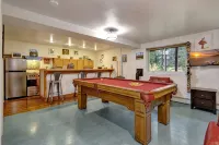 Girdwood Alyeska Chalet Hot Tub, Sauna, Jet Tub, Pool Table, Sleeps 12, walk2ski