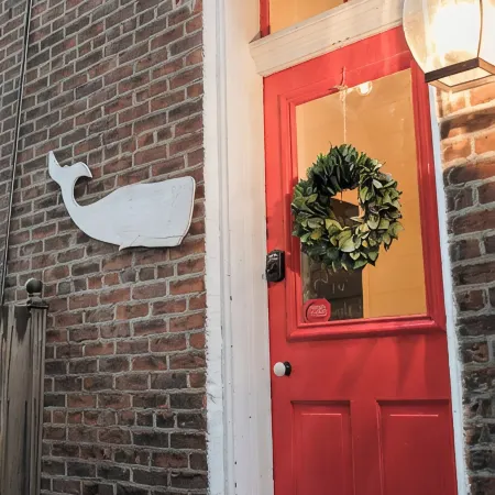 Experience this amazing Mt Adams home where celebrities stay