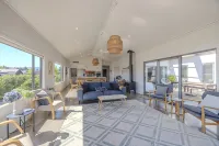Lake View Heights - Luxury large modern House (244 sq mtr)