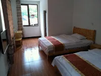Wenchuan Xiangyun Farmhouse Hotels near Wolong Giant Panda Nature Reserve