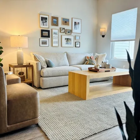 Pet friendly! King bed, smart TVs, mins to beaches from this brand new townhome