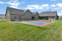 Cozy Cottage Inn sets in the heart of ATV trails and 3 National Parks.
