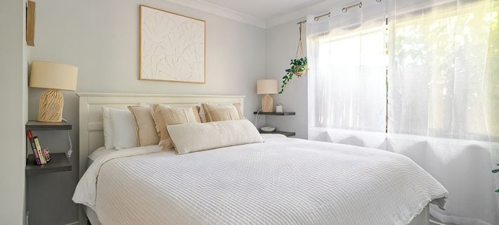Pets welcome, family friendly home. 5 minute drive to beaches. Hotels in Caloundra