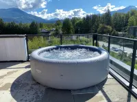 Stylish 3 bedroom townhome with rooftop patio スカーミッシュのホテル