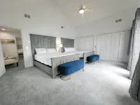 PRIVATE BEACH: BEACHFRONTS & BALCONIES @ NIANTIC W/ 6 QUEENS Hotel di Niantic