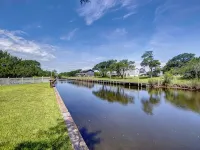 Canal Front 3 Bedroom Home / Newly Renovated Hotels in Frisco