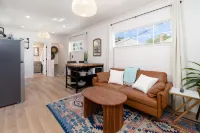 Modern 1-BR Apartment Close to Downtown vibes