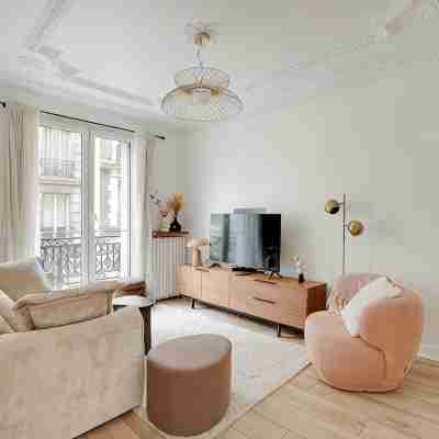 Modern apartment - 2BDR/6P - Paris 14e Hotel Exterior