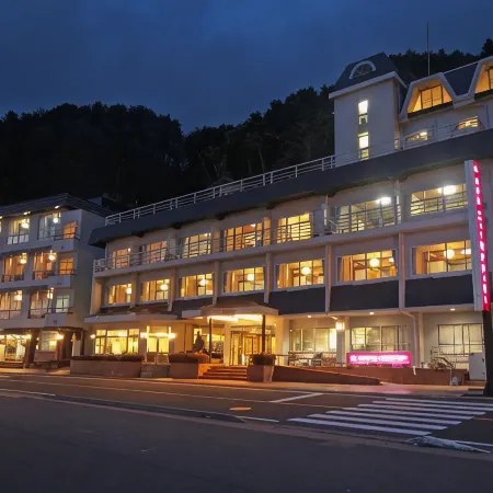Hotel New Century Отели рядом с достопримечательностью «Канатная дорога Кати-Кати»