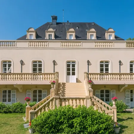 Château de Puy Robert Lascaux - A proximité Grotte de Lascaux - Hôtel Avec Piscine chauffée - Sarlat