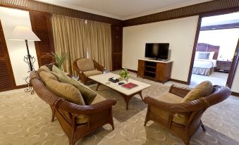Waterfront Airport Hotel and Casino – Mactan