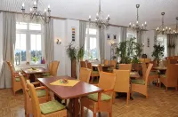 Hotel Schöne Aussicht - breakfast