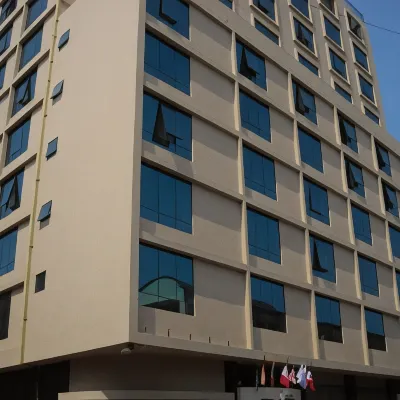 Hotel Continental Lima Hotels near Wall Park