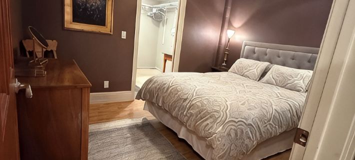 Elegant, Downtown 2-Bedroom Apartment.  Recently Updated.  Center of Downtown. Hotels in Sandpoint
