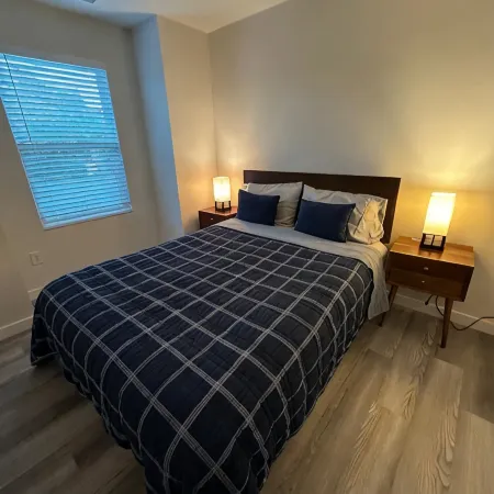Modern Spacious Stay, Fast Wi-Fi + Workspace