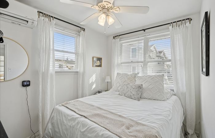 Oceanblock & Downtown Bethany - 2 bed / 1 bathroom with Private Sun Porch
