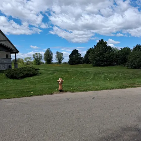 House blocks from the Fox River with access to Lake Winnebago. Easy I41 access.