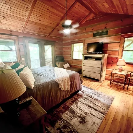 Come and enjoy Bryson City! Just minutes from NOC, Deep Creek, GSMNP, Fishing!!!