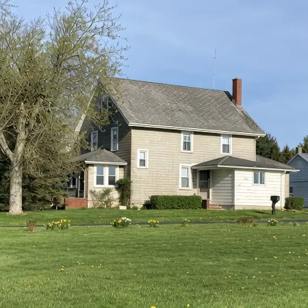 Family-friendly farmhouse property, rural setting, 10 minutes from Tiffin, OH. Отели в г. Сенека