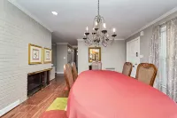 Fabulous 5 Bedroom 3 Bathroom Holiday House Near Beaches. WE SANITIZE! - 4-Star