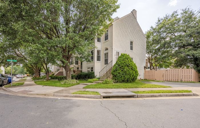Private Downtown Herndon Escape - Full Amenities