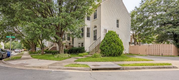 Private Downtown Herndon Escape - Full Amenities Hotels in Dranesville