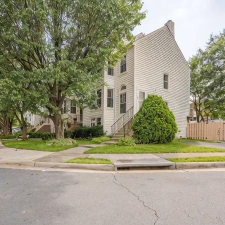 Private Downtown Herndon Escape - Full Amenities