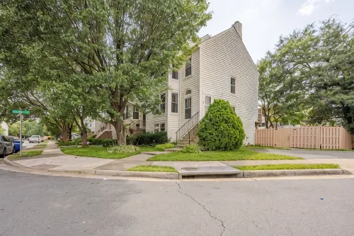 Private Downtown Herndon Escape - Full Amenities