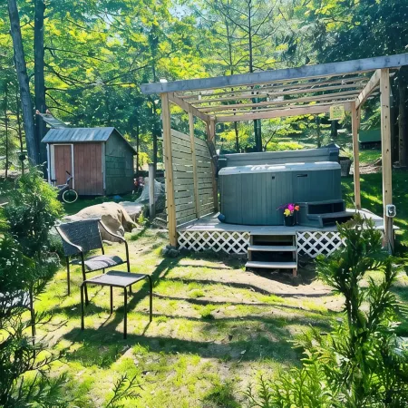 Cozy Cottage on a Lake, near Gunstock Mountain Hotéis em Gilmanton