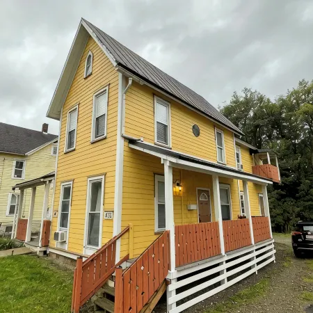 Cozy 2-bedroom apartment in Warren with AC, WiFi