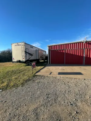 Bunkhouse RV on 10AC in Waxahachie.TX on Gated Property with 2 Other Rentals